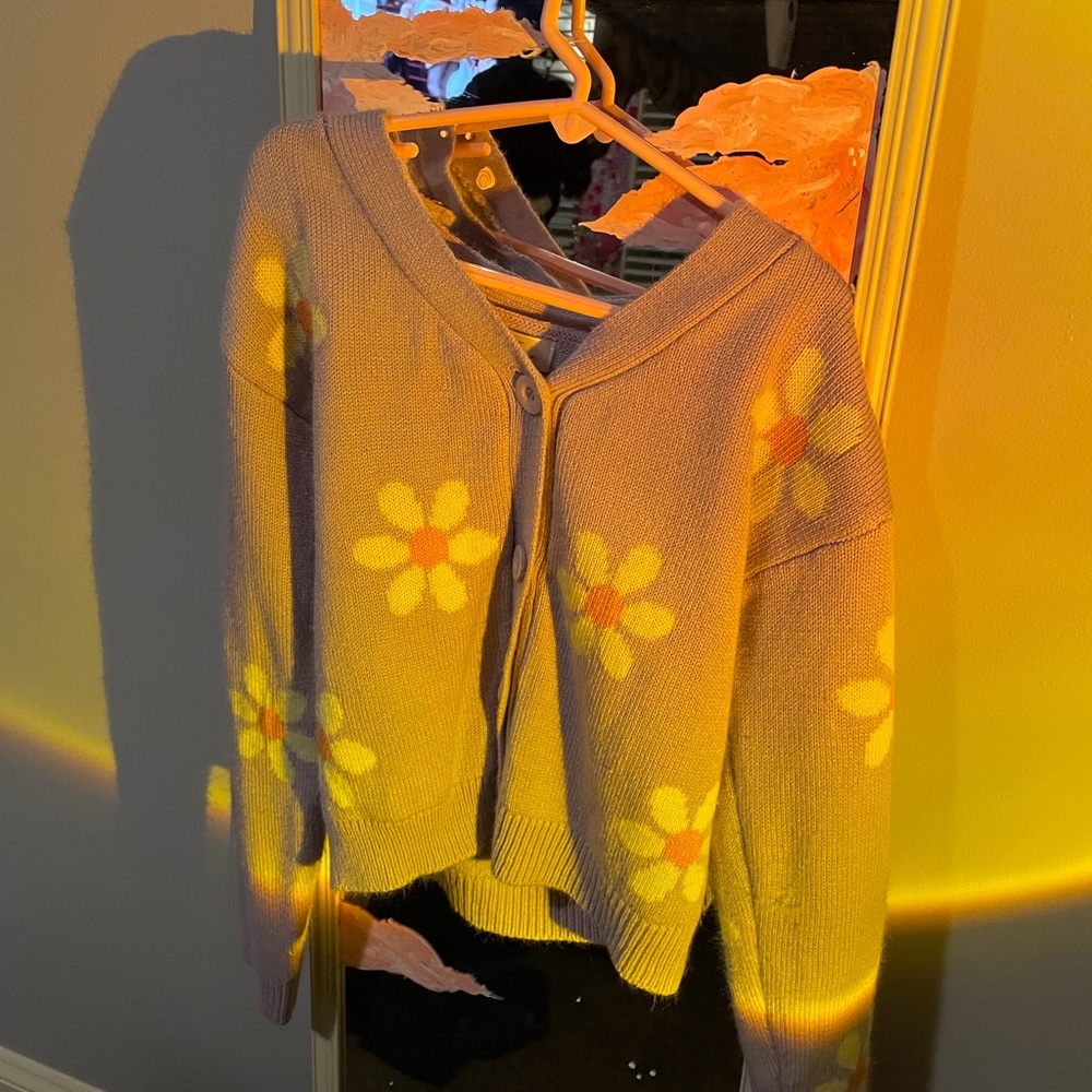 Purple cardigan with daisies